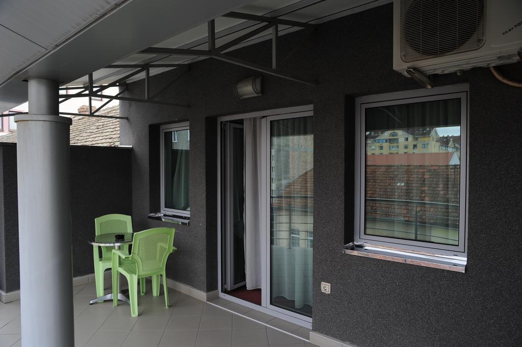 Apartment And Rooms In Club Indija Room photo