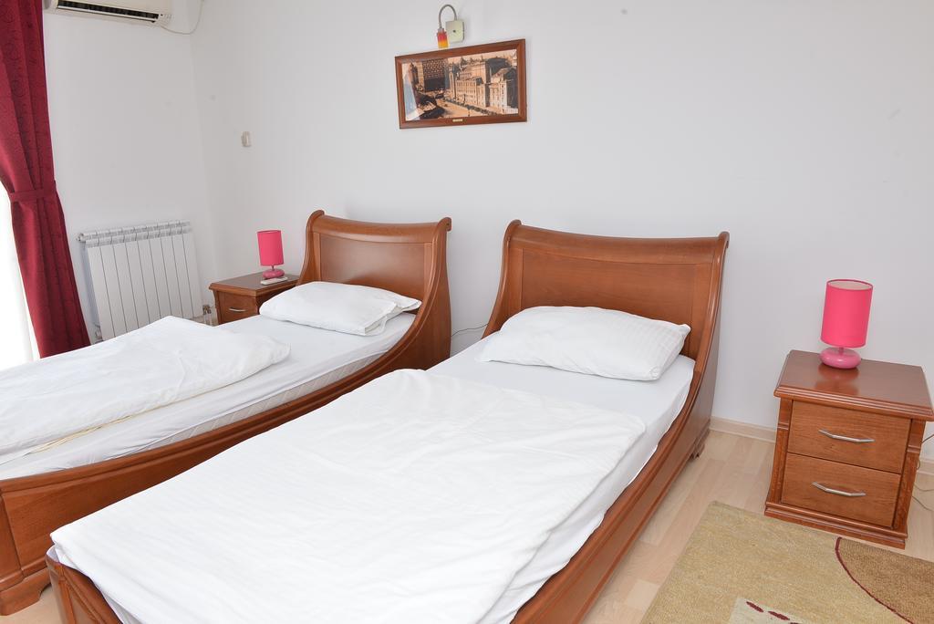 Apartment And Rooms In Club Indija Exterior photo
