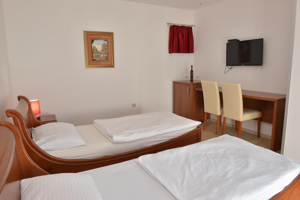 Apartment And Rooms In Club Indija Exterior photo