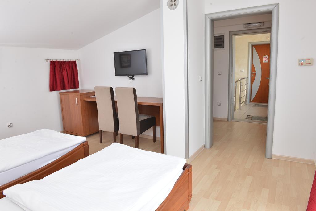 Apartment And Rooms In Club Indija Exterior photo